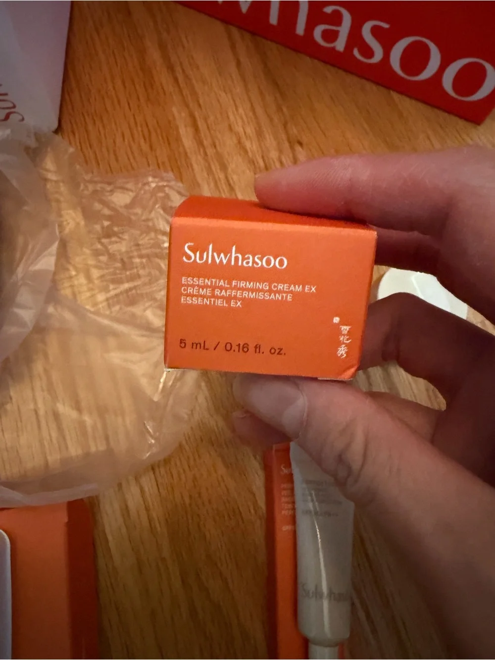 Sulwhasoo Women’s Skincare Serum & Face Oil Travel Set in Orange